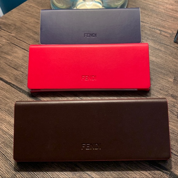 Fendi case with cleaning cloth - Picture 1 of 5